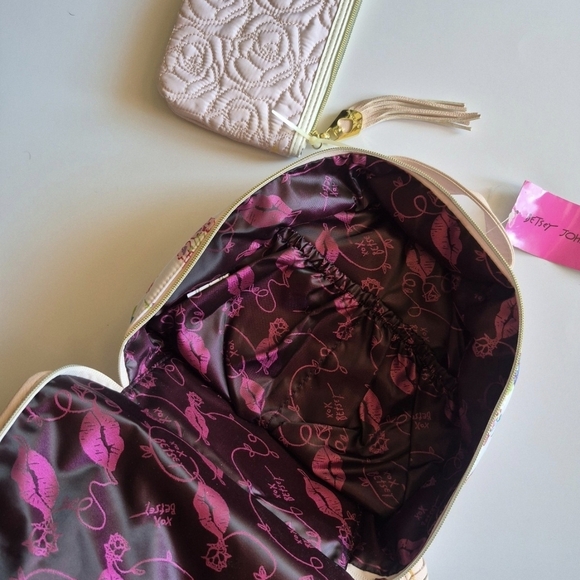 Floral Cosmetic Bag with Heart Charm - Picture 4 of 6